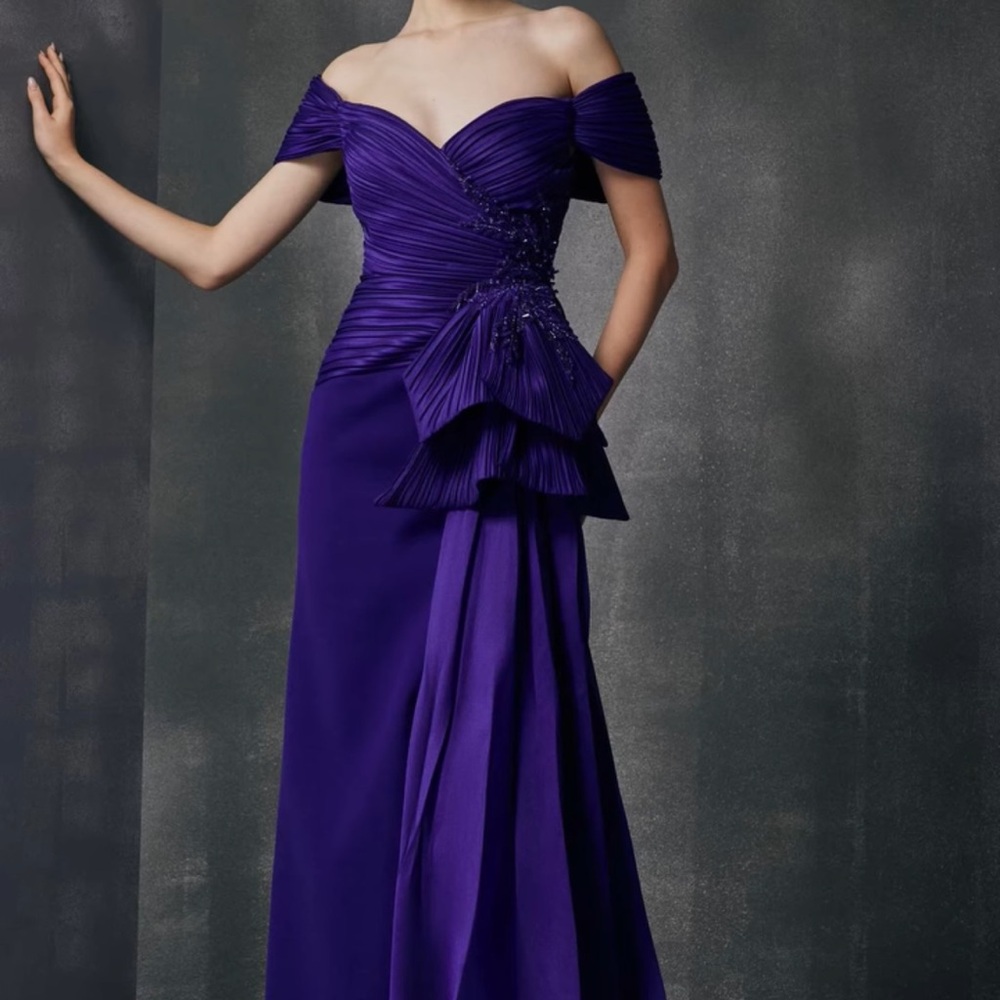 Elegant Off-Shoulder dark Purple Maxi Dress